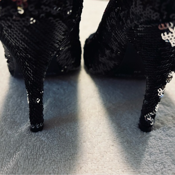 Almost Brand New Heels By White House / Black Market - Size 8 M - Box 50 - Picture 8 of 9